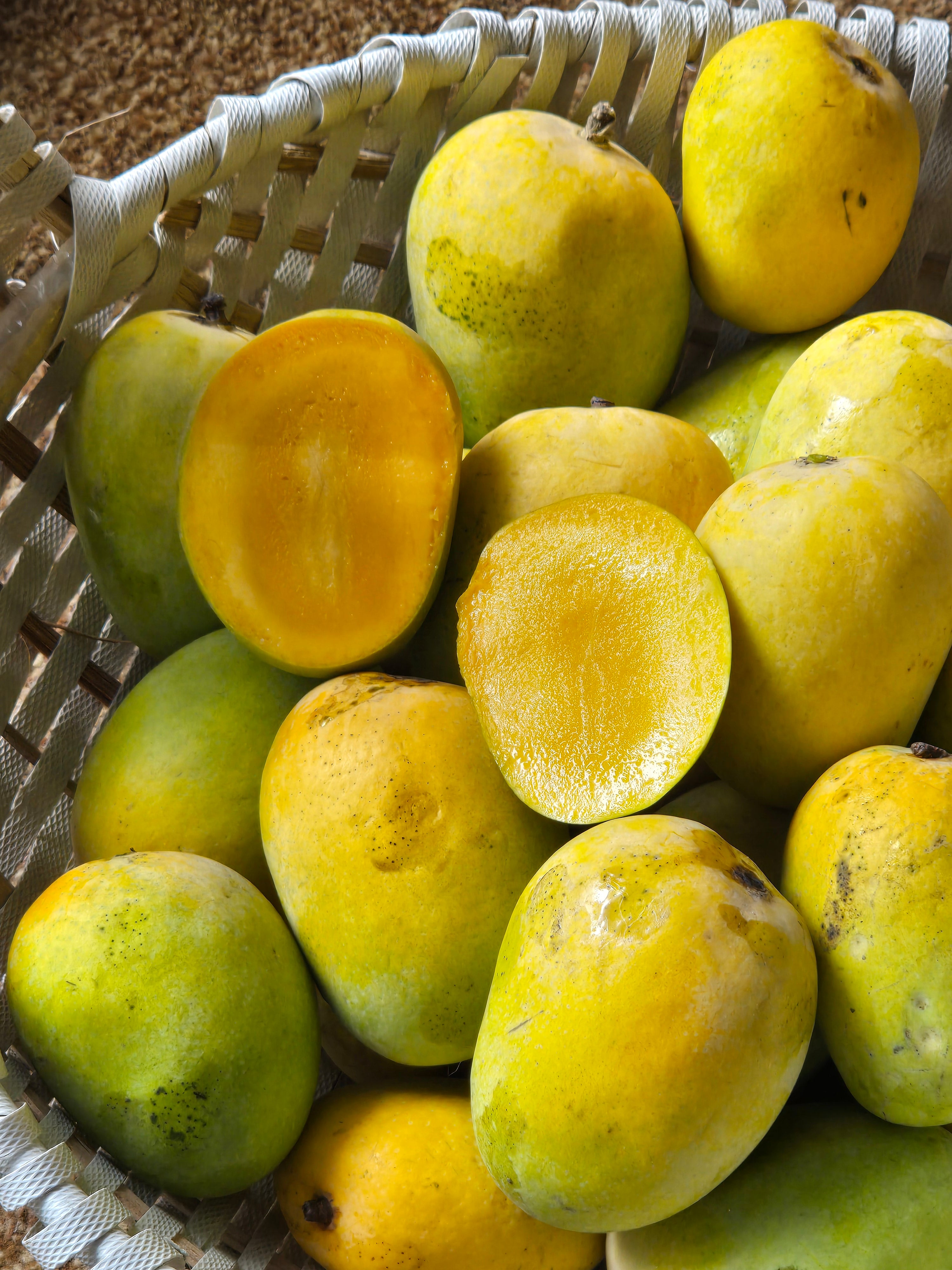 Premium Anwar Ratol Mangoes